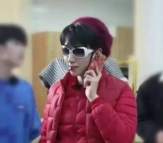 原创贺峻霖第二波大动作来了粉丝把露额头发型焊在头上