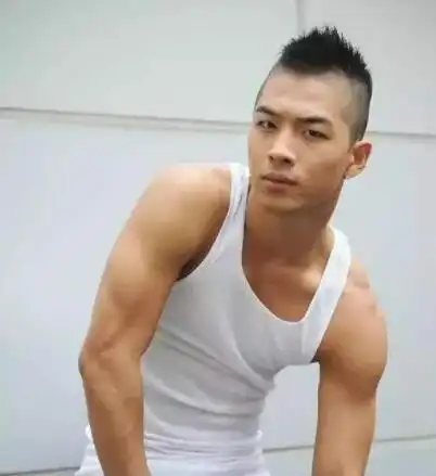 2019年莫西干发型如何扎