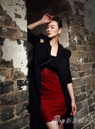 江易珈冷艳大片 暗夜精灵逆光飞翔(图)