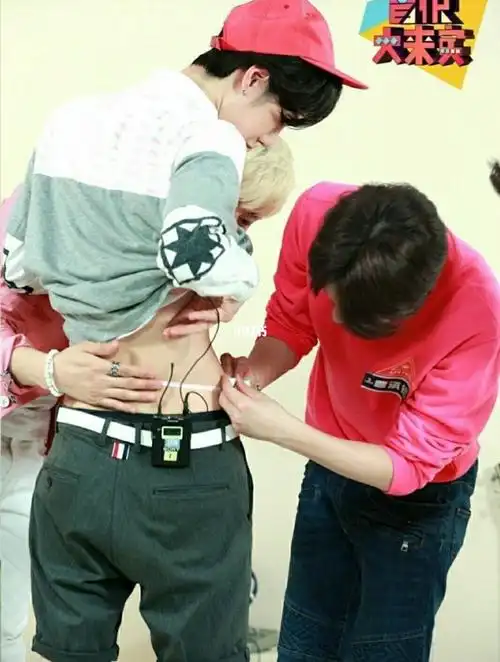 量腰围不是用手抱一下就知道了吗_向全世界安利王一博_娱乐_明星娱乐