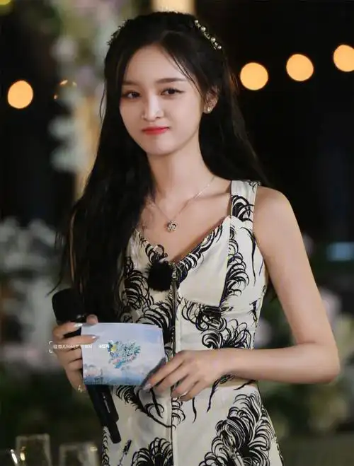 吴宣仪为新剧宣传不慎错写字,自愿写错100遍,展现良好素质