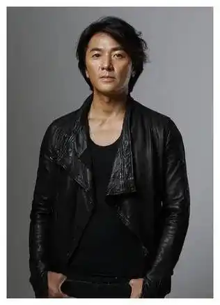 郑伊健夫妇神秘现身惊艳蒙嘉慧50岁俩人引爆现场