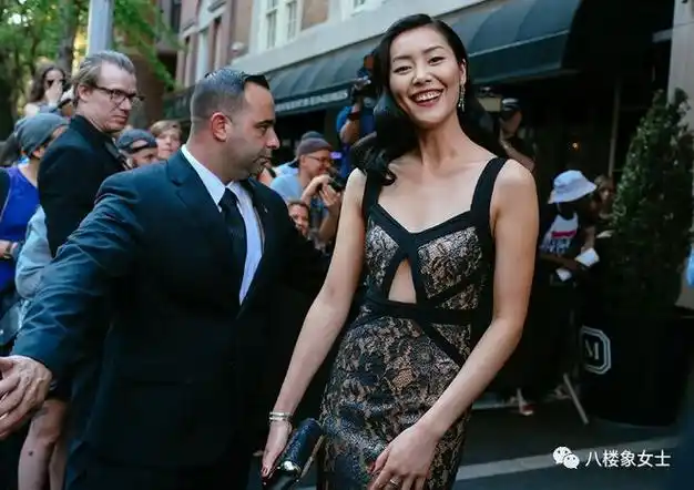 奚梦瑶和刘雯超模的两条路