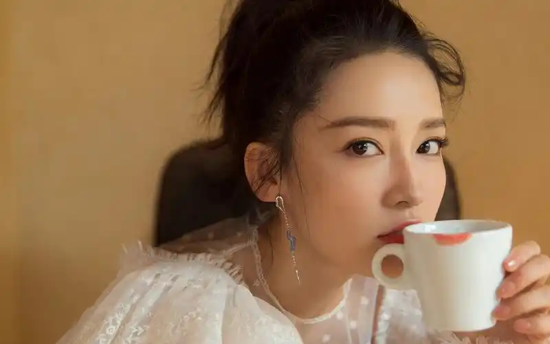 李沁仙气和室写真高清桌面壁纸_大陆明星_壁纸下载_美桌网