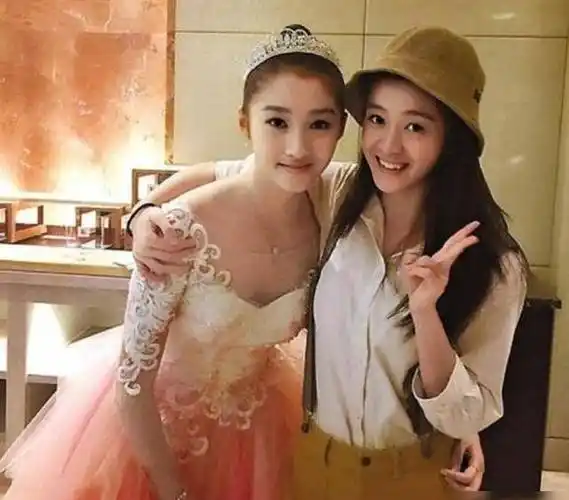 原创关晓彤娱乐圈的四位好闺蜜前三位红到发紫唯独她糊得不见踪影