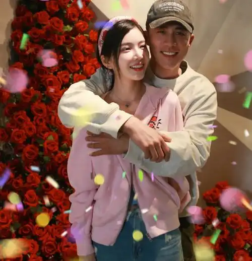 杜淳老婆生日被恶评"二婚嫁一婚",王灿硬气回怼:二婚怎么了?_腾讯新闻