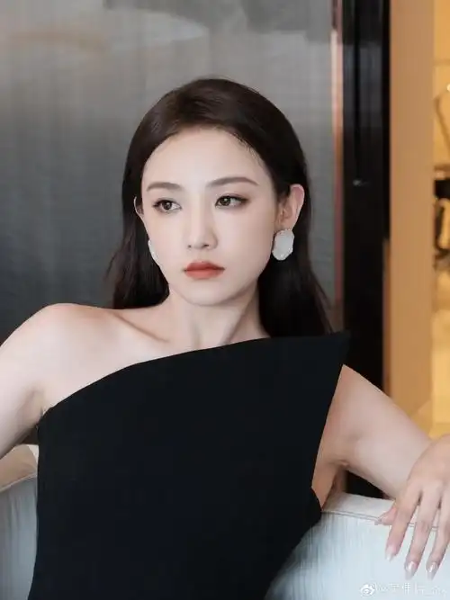 电影百花奖#感谢六公主的邀请,很荣幸来到成都参加百花奖～演员吴佳怡