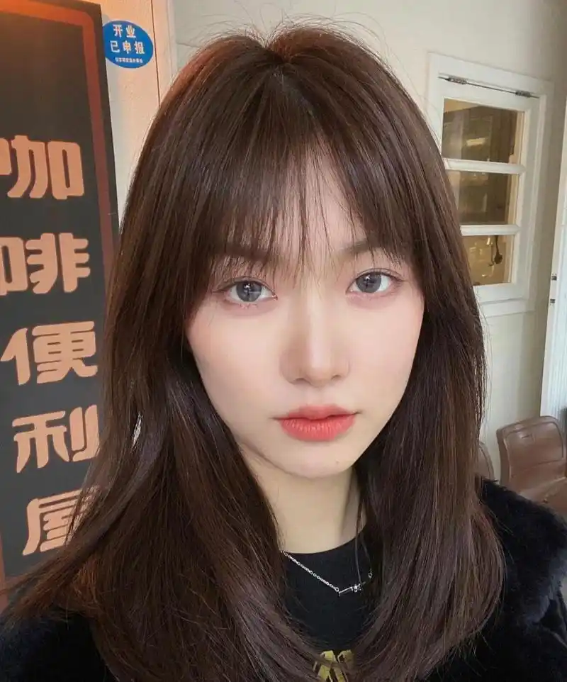 咖啡色 很高兴以文字的形式和大家见面 今天给大家介绍一款不用漂发色