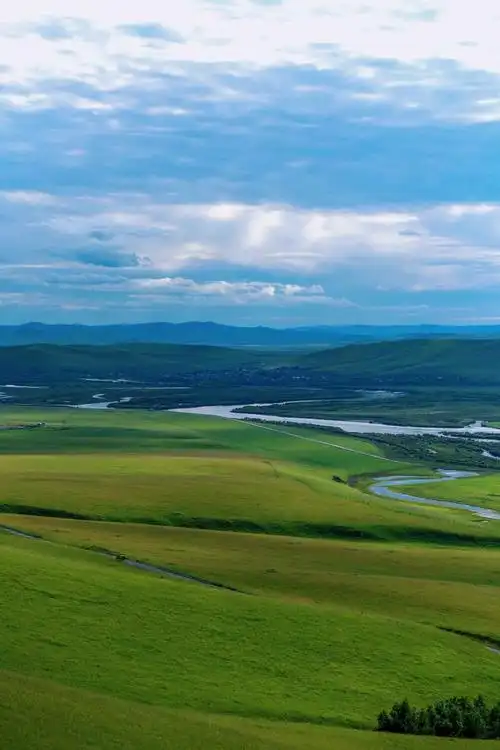 一路向北去呼伦贝尔大草原在乌兰山景区不仅可以欣赏到美丽的风景