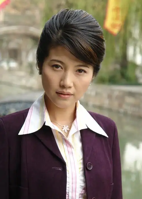 p>颜丙燕,1972年12月16日出生于北京市,祖籍山东曲阜,是孔子四大弟子