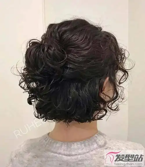 韩式短发蛋卷头发型显脸小烫发造型感十足