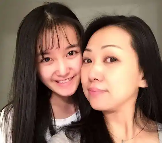 蒋依依涉税被罚238万,曾站台张庭,新剧将上线却被家庭作坊坑了_小时候