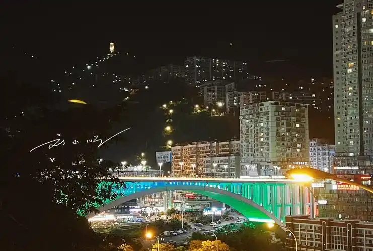 实拍奉节夜景高楼林立灯火辉煌没想到重庆郊县夜景也这么美
