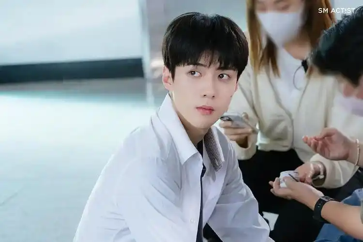 《我们相爱过的一切》由吴世勋,赵俊荣,张汝彬主演,剧集讲述「高裕」