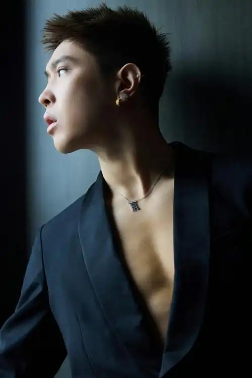 照片的时候,真的是能够体会得到 马伯骞骑马野性美 ,肌肉线条的a感真