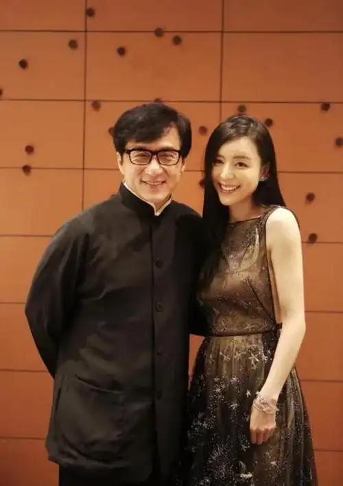 从一线红人到无戏可拍,张静初被封杀得很彻底,她到底得罪了谁