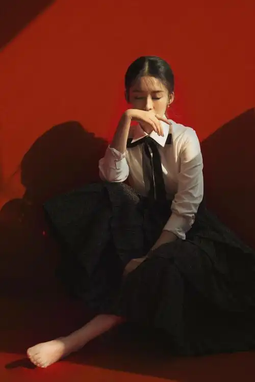 李沁2018芭莎明星慈善夜