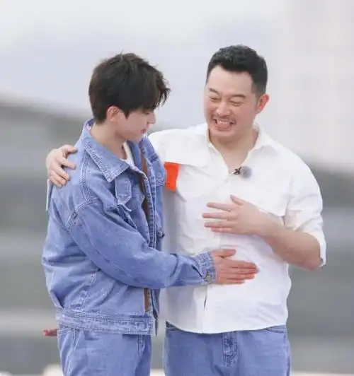 沙溢发文:想过我的感受没有?看到照片,还真不能怪蔡徐坤的站姐