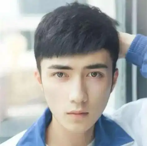 学生装圆刘海发型男,男生圆脸适合什么刘海