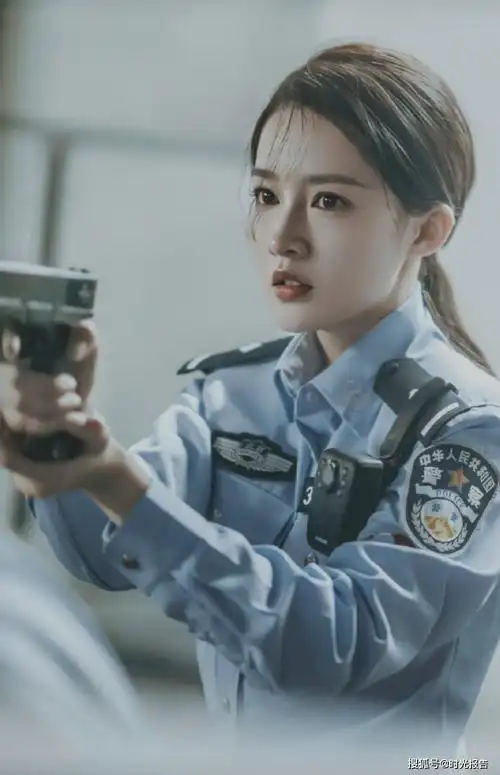李沁褪下古装披上警服网友绝美警花太撩人