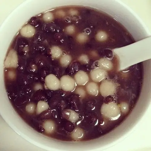 胖虎和跳龙做的红豆小圆子