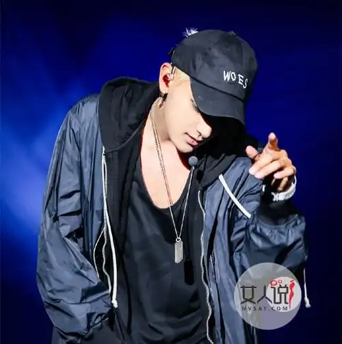 黄子韬机场昏倒原因 wuli韬因拍摄电影操劳过度却不敢休息