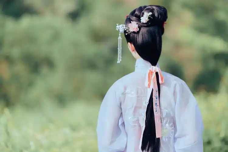 古装油伞美女忧伤清纯写真