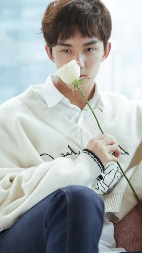 吴磊休闲居家写真手机壁纸