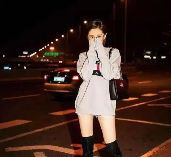 王子文真敢穿!158身高挑战露胃裙,网友:一般人绝不敢尝试