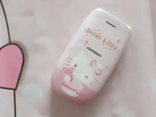 挺可爱的翻盖手机