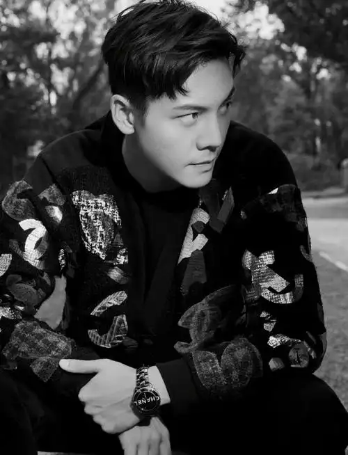 陈伟霆黑白故事感大片