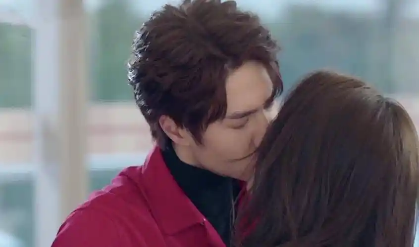 在电视剧《陪你到世界之巅》中,王一博和王子璇的吻戏也是令人印象