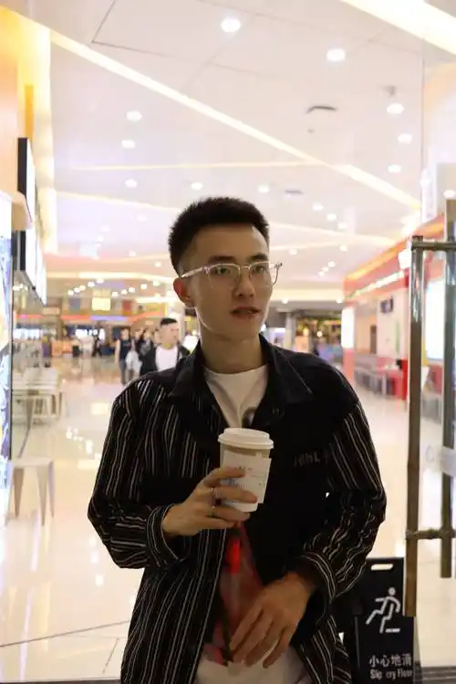 90后青年诗人洪绍乾笔若2022生活图集