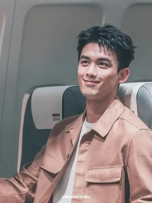 吴磊超话#杰尼亚全球代言人吴磊#好有故事感的一组照片世界顶奢品牌