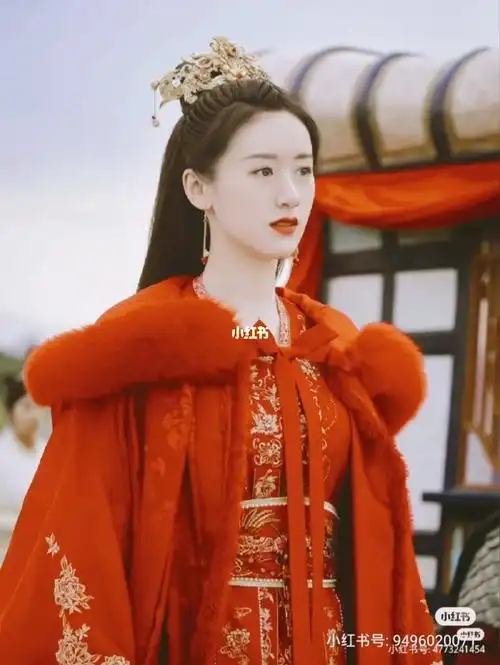 红衣女子袁冰妍