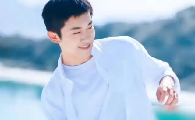 好在《送你一朵小红花》视频网站上线,易烊千玺在影片中塑造的韦一航