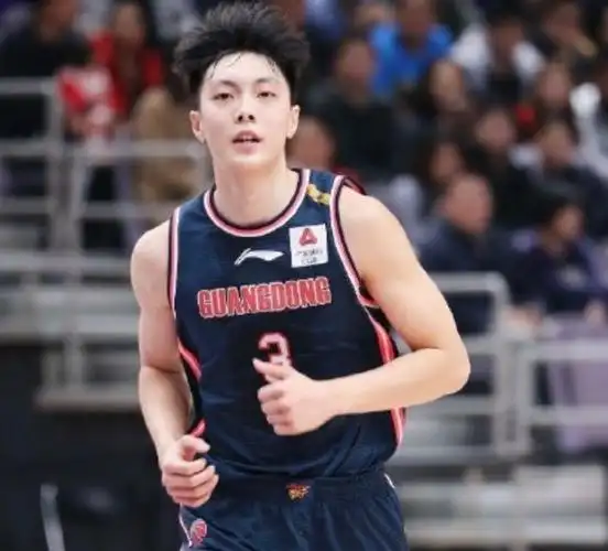 胡明轩好可爱广东小将无故上热搜球迷一脸懵