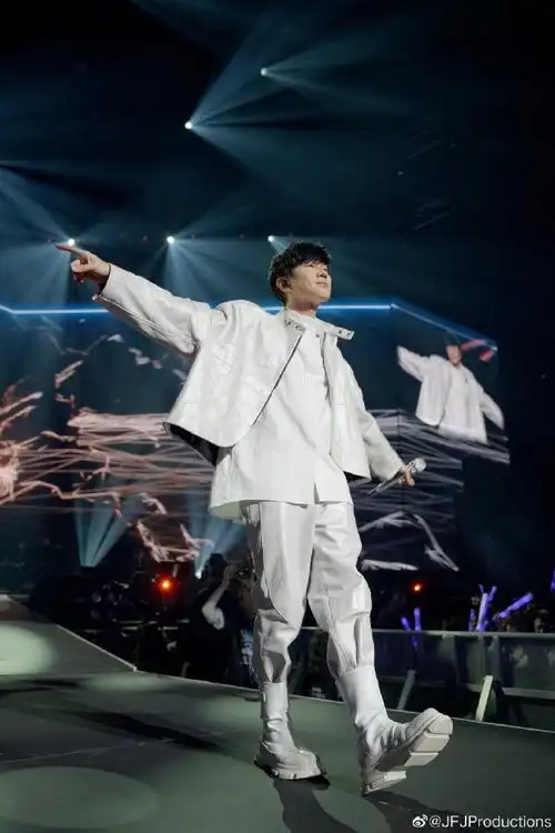 林俊杰超话白衣回归!