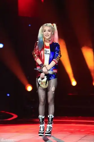 蒙面周深男扮女装大张伟变歌手揭面4