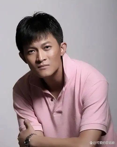 演员杨志刚:娶小师妹张静,钱交妻子管,如今他过得怎么样?