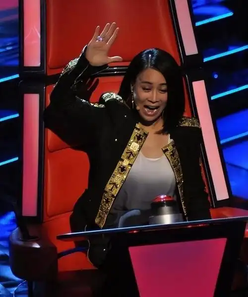 李嘉格:好声音夺冠失败,却嫁给爱奇艺总裁,现34岁成了人生赢家