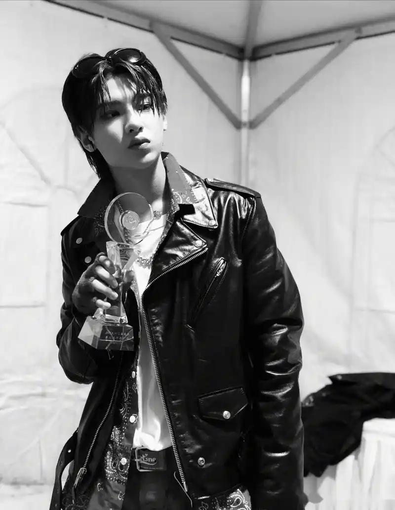 今日份的酷盖黄明昊有没有让你心动