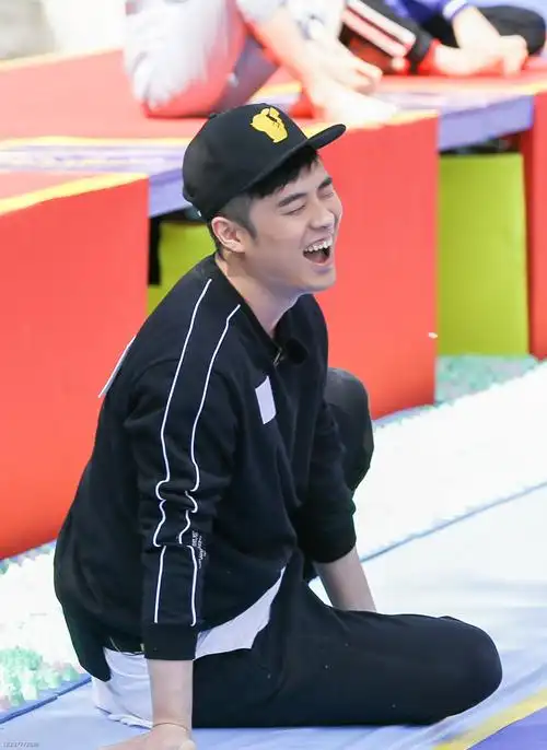 陈赫《奔跑吧》成韩雪"祖辈" 遇灵魂足浴崩溃求饶