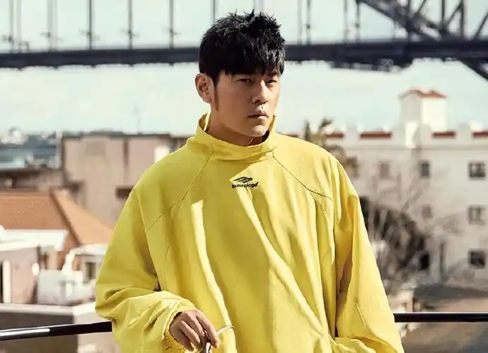 周杰伦公开耍大牌拿到他的封面杂志可以签名但必须叫帅哥