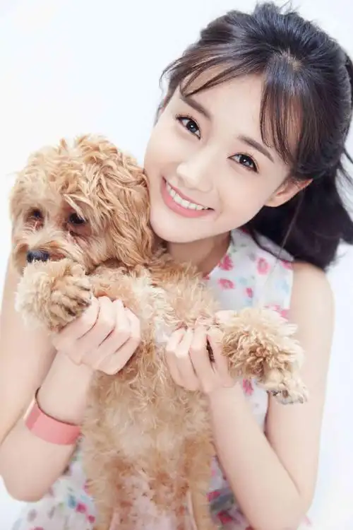 美女演员李一桐甜美可爱写真高清图片