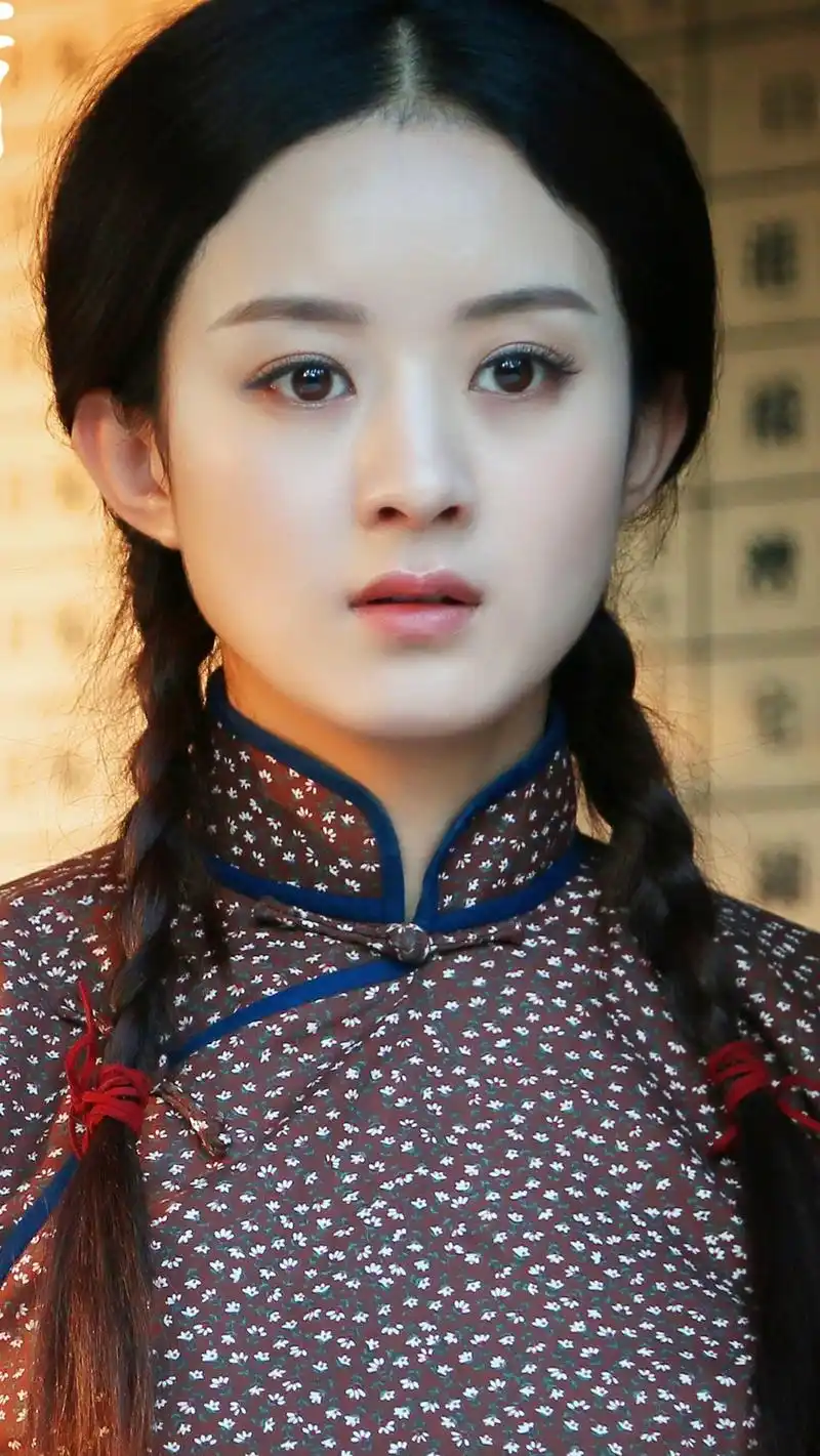 赵丽颖村姑造型!梨花带雨的俏脸让人心疼