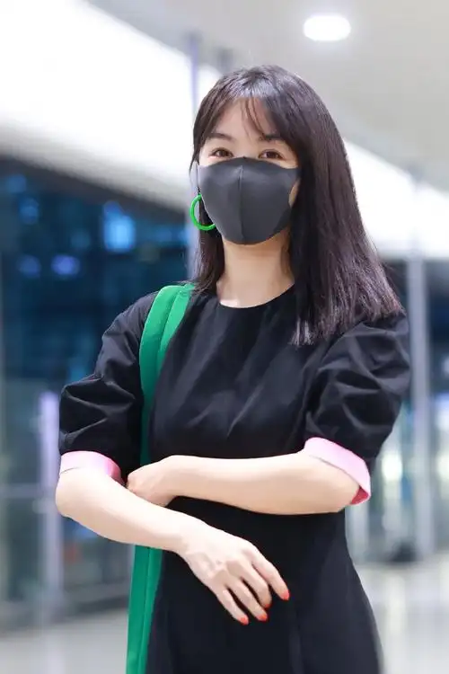 李菲儿减龄清新私服机场照图片58