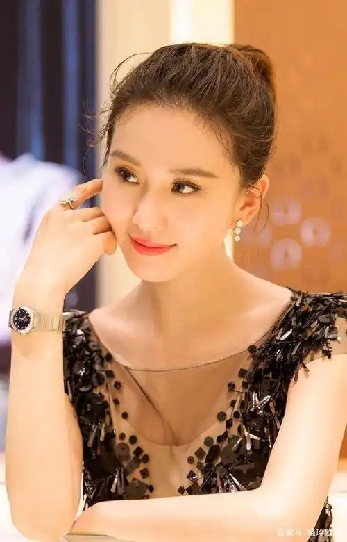 刘诗诗照片美图:美丽大方,优雅睿智