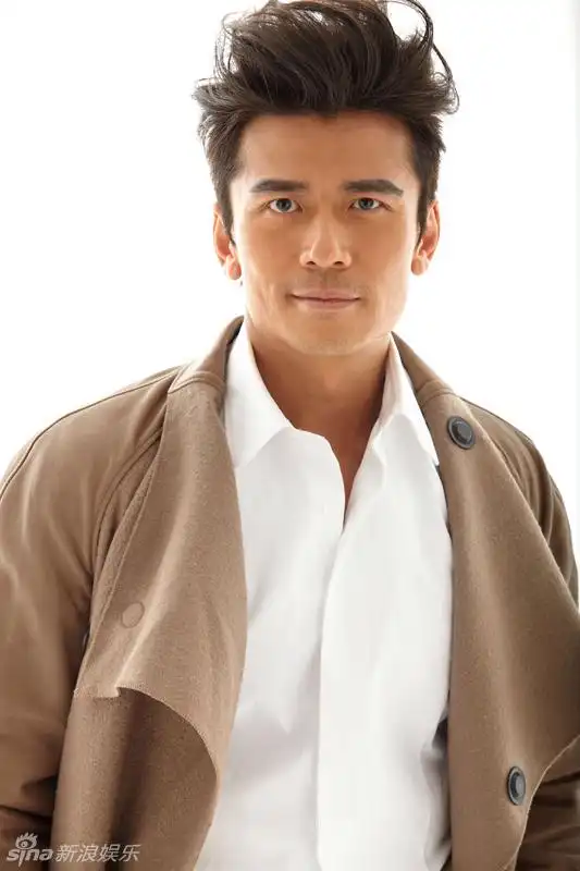 p>唐文龙,1969年11月17日出生于香港,中国香港男演员,歌手.