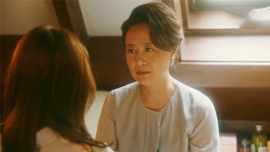 她进入中年后的角色90%可以分为温柔妈妈,精致妈妈,强势妈妈,市井妈妈